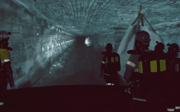 工人洞穴勘探：3DCAVE模拟仿真
